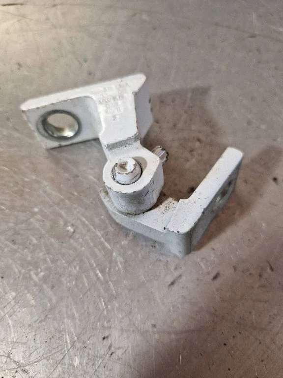 Front door lower hinge – Volkswagen Golf Plus (2005-2013)