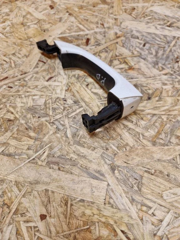 Front door exterior handle – right