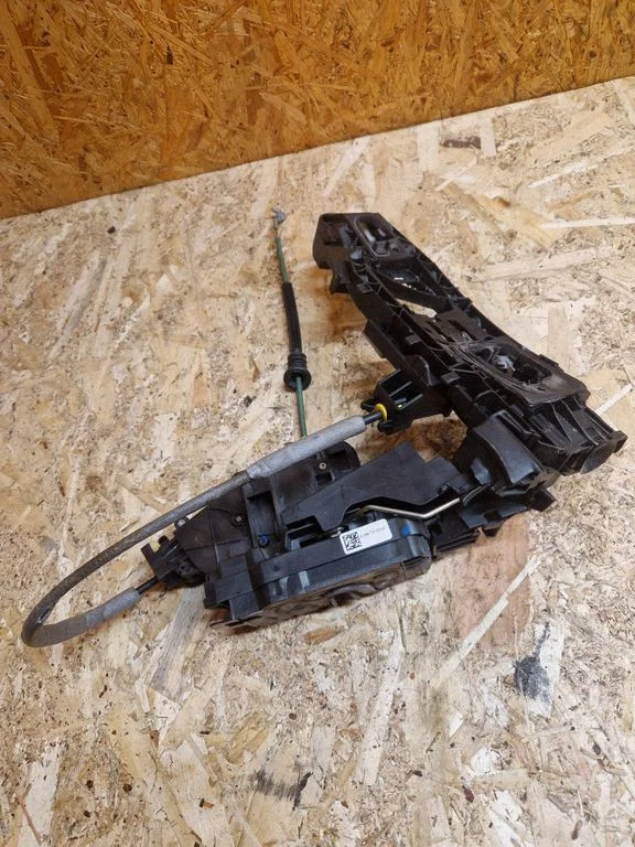 Front door lock A0997202300