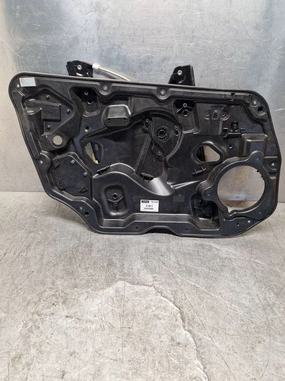 Front window lifting mechanism without motor – Volvo XC60 (2014-2016)