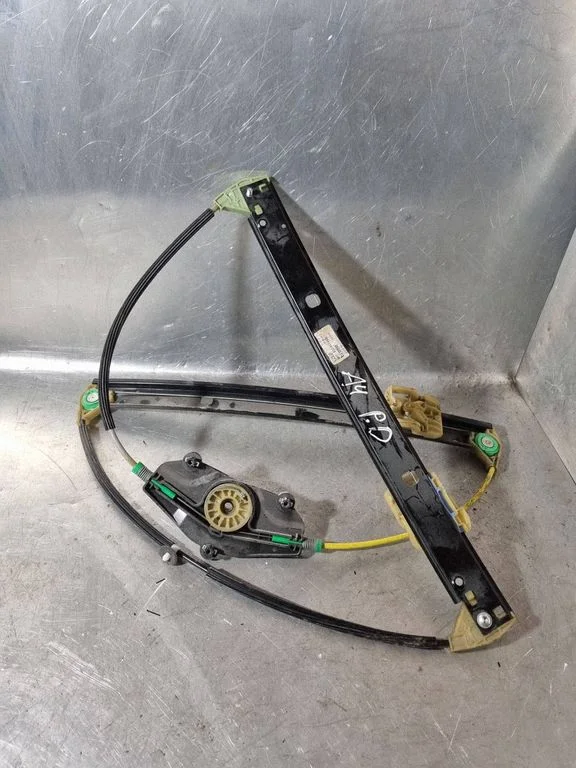 Front window lifting mechanism without motor – Audi A4 Allroad B8 (2008-2016)