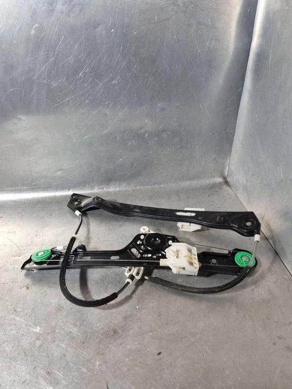 Front window lifting mechanism without motor – BMW 1 Series E81 E87 (2004-2011)