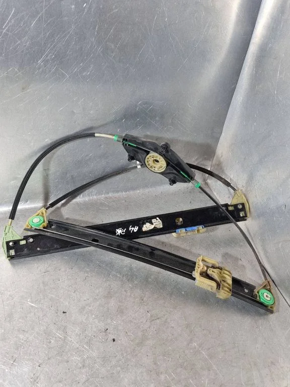 Front window lifting mechanism without motor – Audi A4 Allroad B8 (2008-2016)