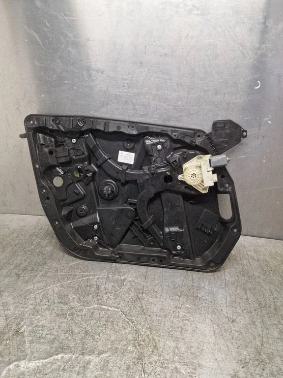 Front door window regulator with motor A2057220170