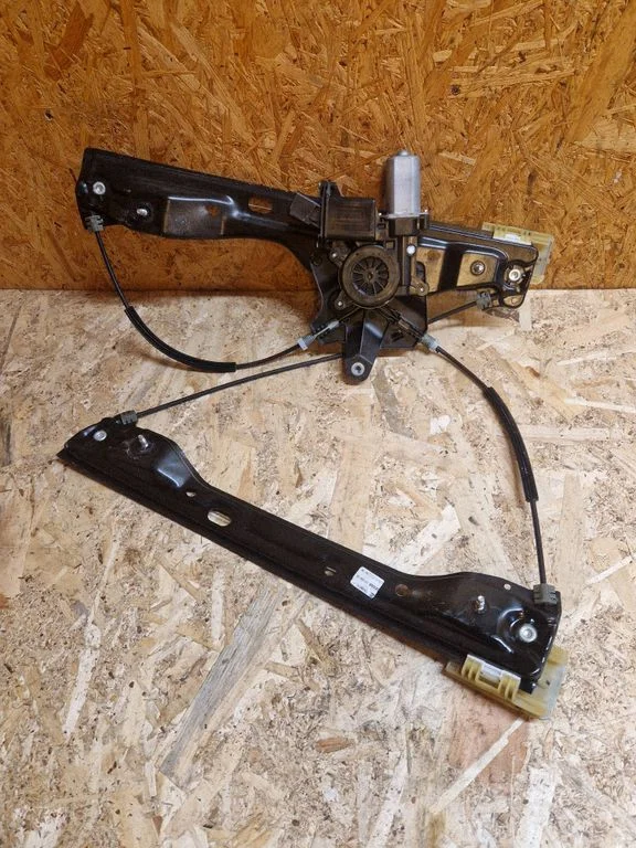 Front door window regulator with motor 13406674