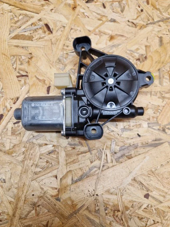Front door window regulator motor 5Q0959802B