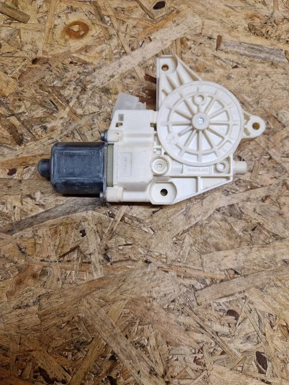 Front door window regulator motor A2048200642