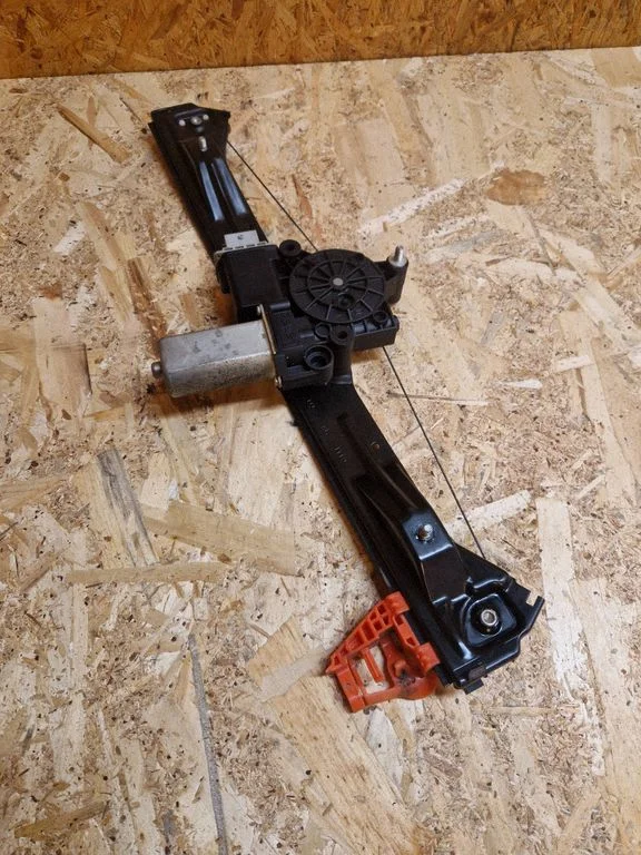 Front door window regulator with motor 51836459