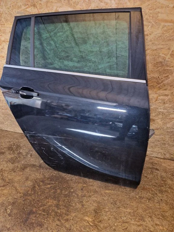 Rear door – right