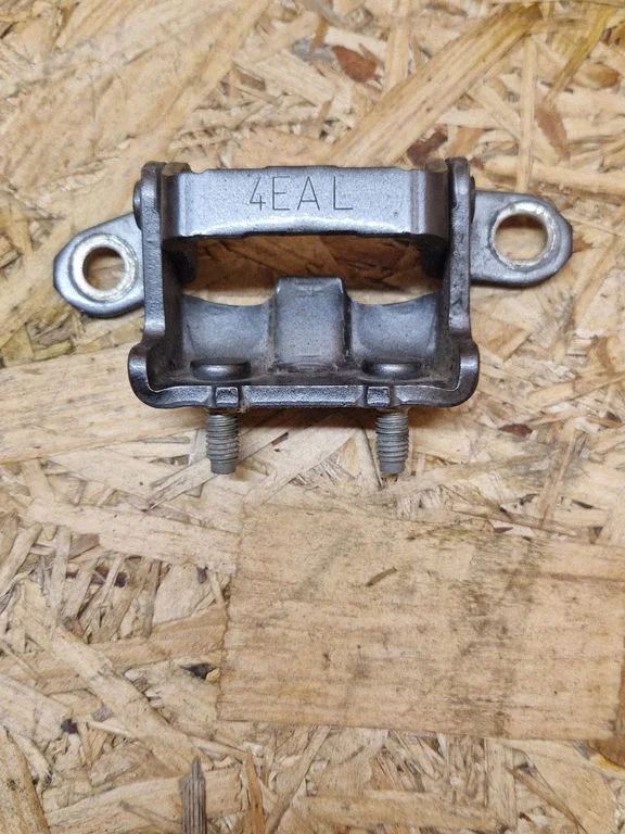 Tagaukse ülemine hing – Nissan Qashqai (2014-2016)