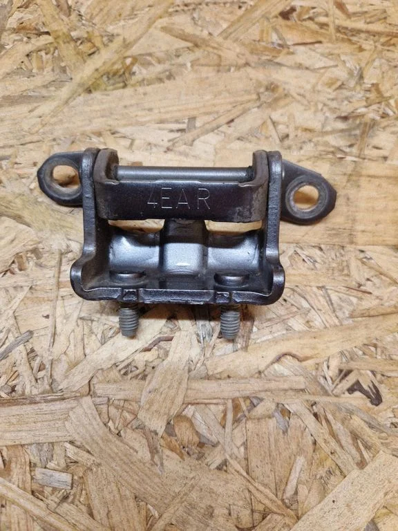 Rear door upper hinge – Nissan Qashqai (2014-2016)
