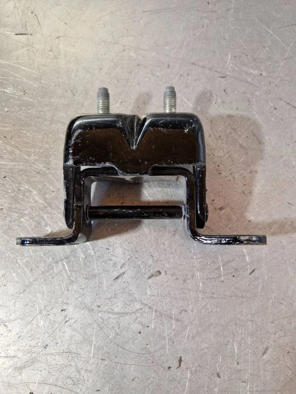 Rear door upper hinge – Nissan X-Trail T31 (2007-2014)