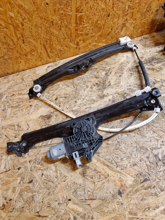Front door window regulator with motor 9802581980 – Citroen DS5 (2011-2018)