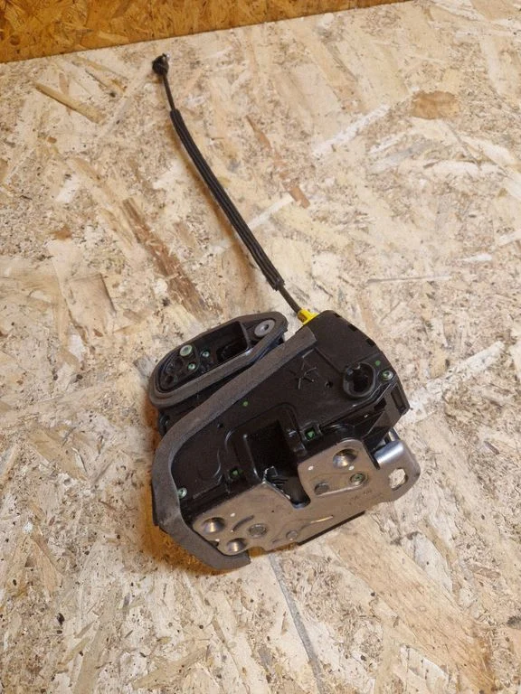 Rear door lock 13507143