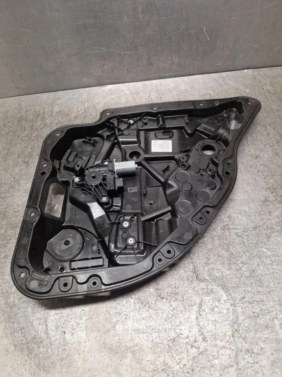 Tagaukse elektriline aknatõstuk mootoriga – Mercedes-Benz C-klass W205 (2014-2021)