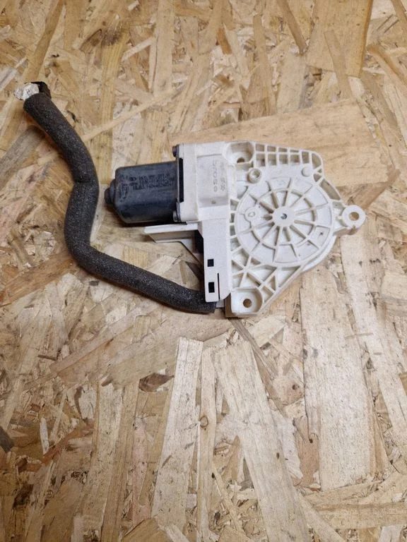 Rear door window regulator motor – Skoda Superb B6 (3T) (2008-2015)