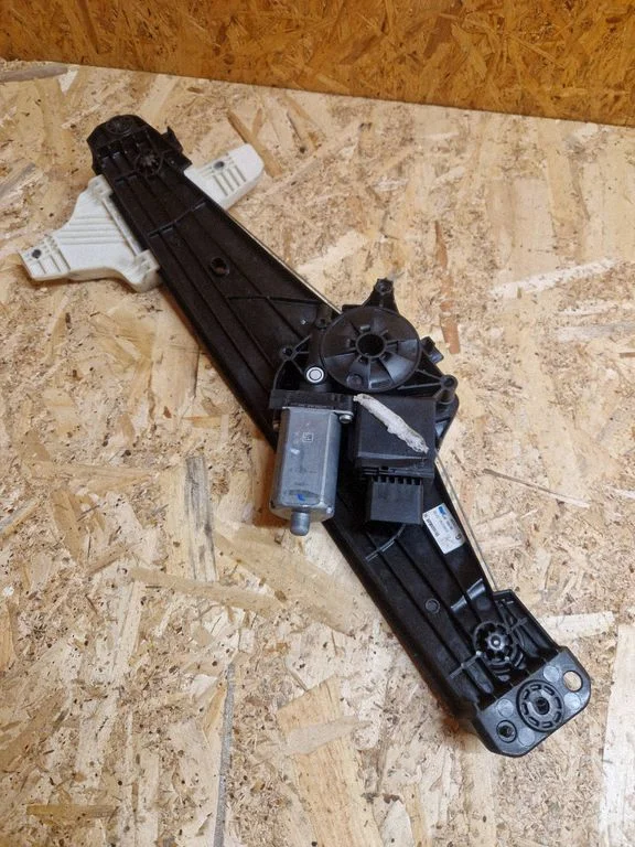 Rear door window regulator with motor 9810488580