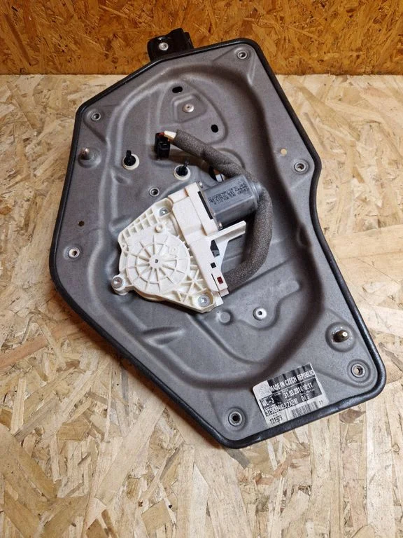 Rear door window regulator with motor – Skoda Superb B6 (3T) (2008-2015)