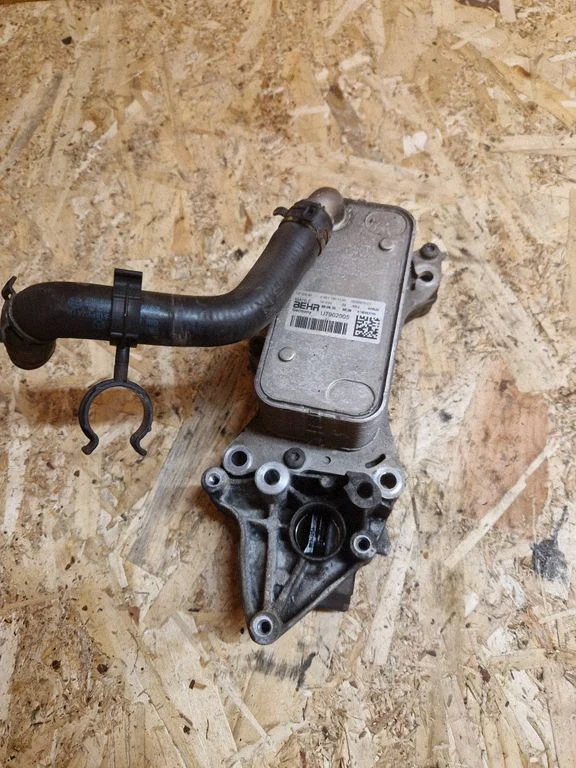 Oil filter mounting bracket A6511801165