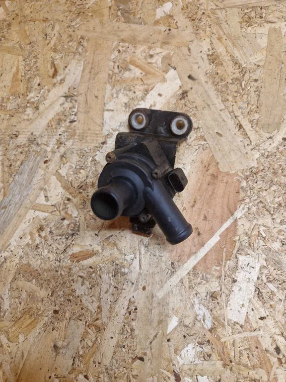 Electric auxiliary coolant/water pump DS7G8C419CB