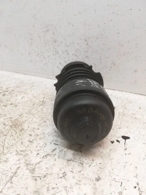 Oil filter mounting bracket 78558686