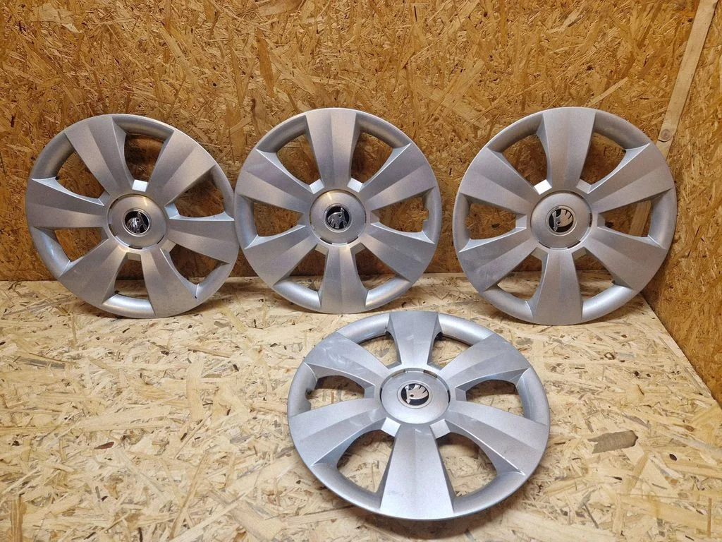 R15 wheel hub/cap/trim – Skoda Rapid (NH) (2012-2019)
