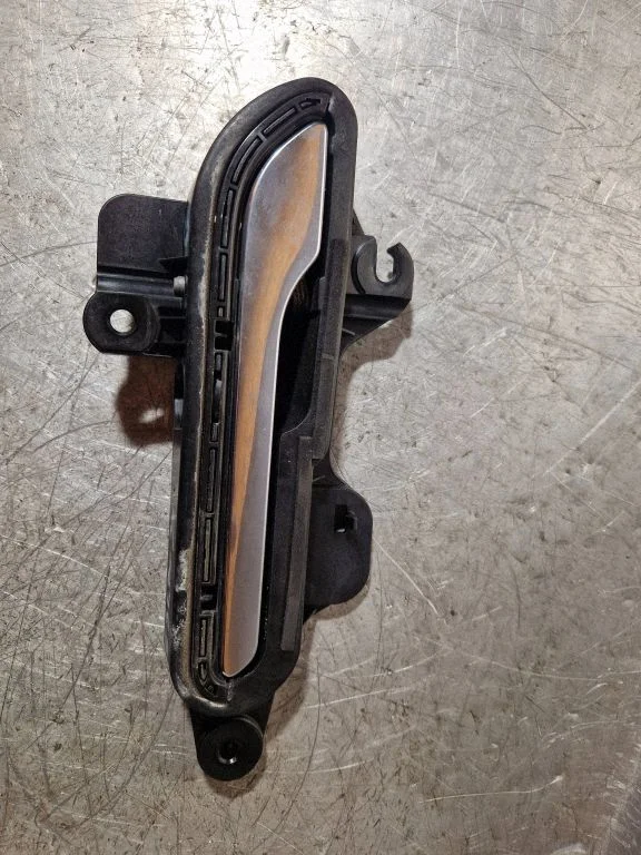 Front door exterior handle – Tesla Model Y (2020-)