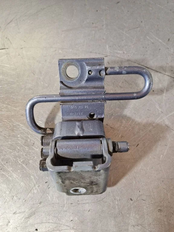 Front door upper hinge – Audi A3 S3 8P (2003-2012)