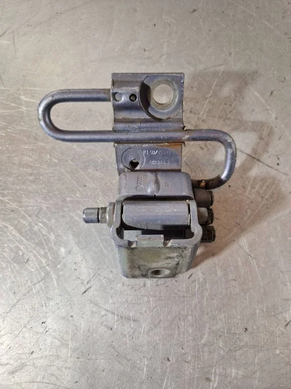 Front door upper hinge – Audi A3 S3 8P (2003-2012)