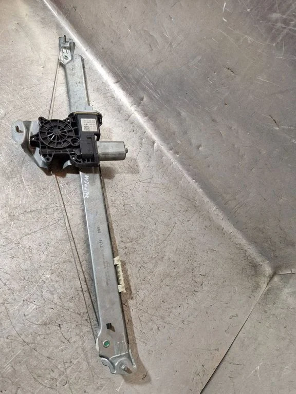Front door window regulator with motor 93867659
