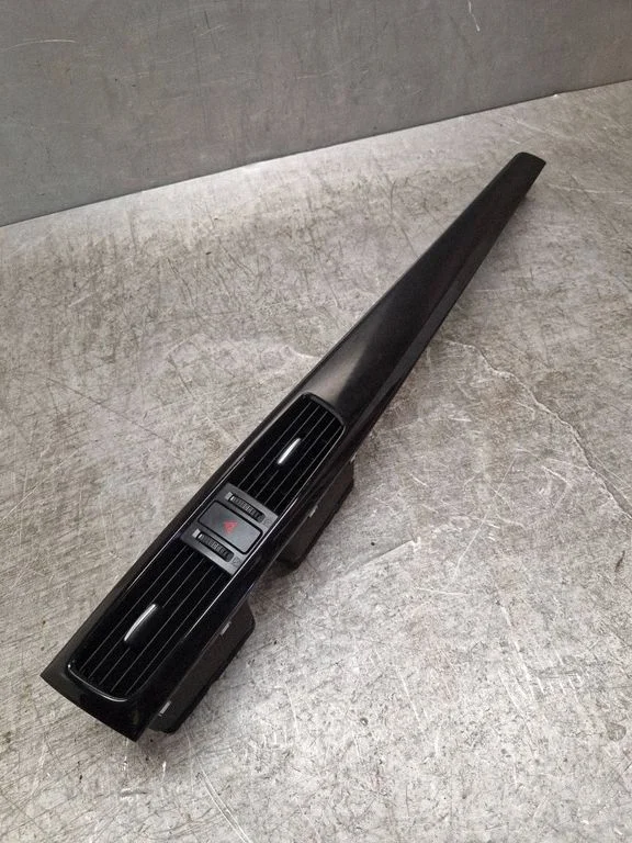 Dash center air vent grill KD4555256