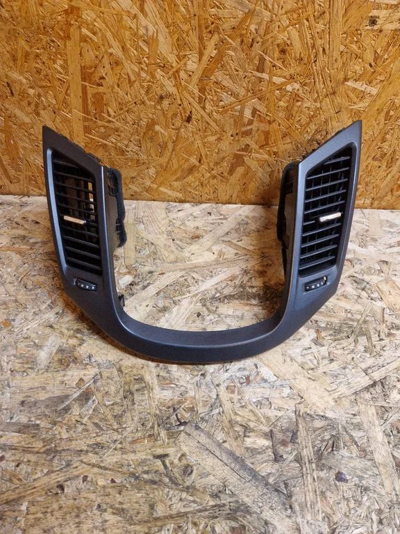 Dash center air vent grill