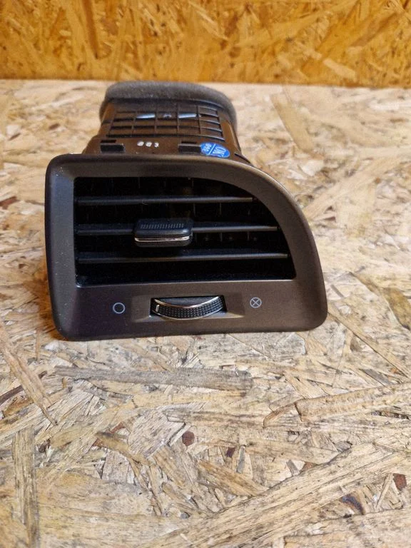Dash center air vent grill 6964035000 – KG Mobility Tivoli XLV (2015-)
