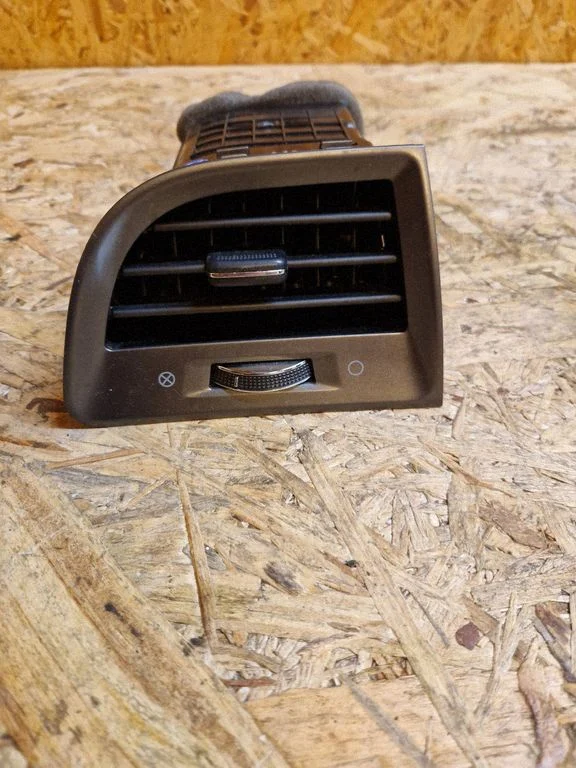 Dash center air vent grill 6963035000 – KG Mobility Tivoli XLV (2015-)