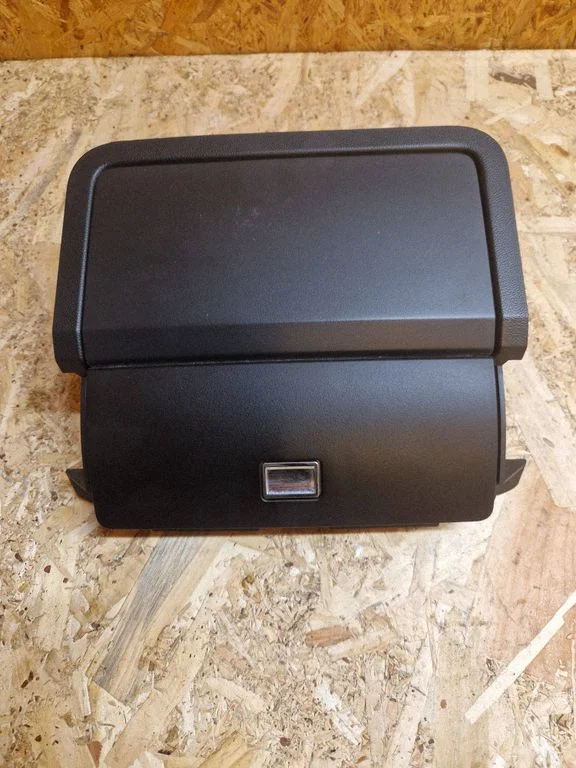 Glove box 100015631