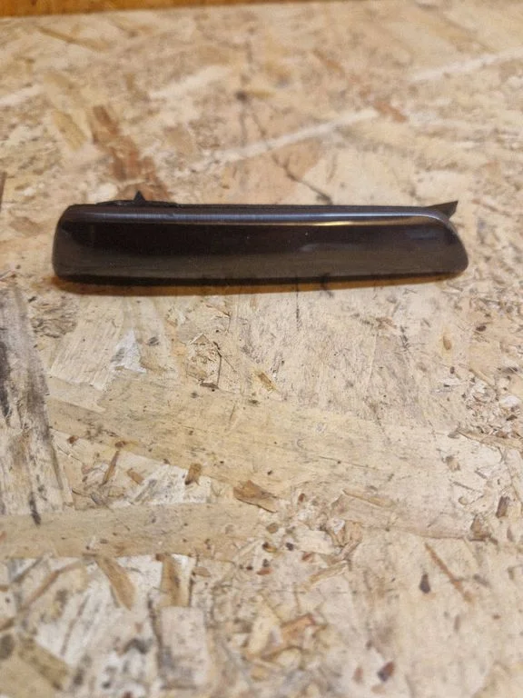 Dashboard glove box trim GHP955131