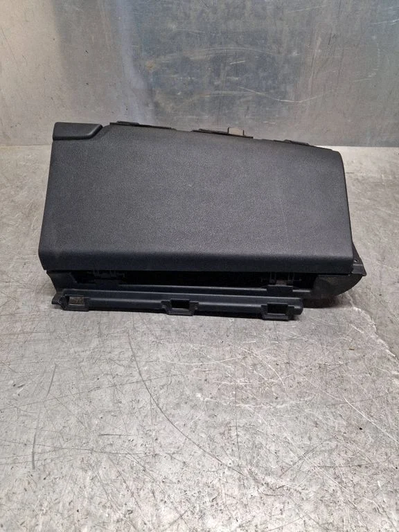Glove box – KIA Niro (2016-2022)