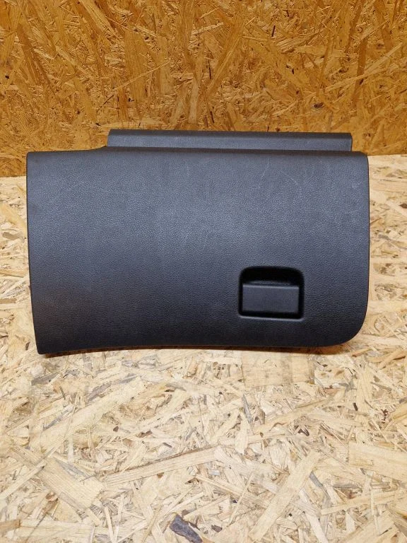 Glove box – Nissan Qashqai (2014-2016)