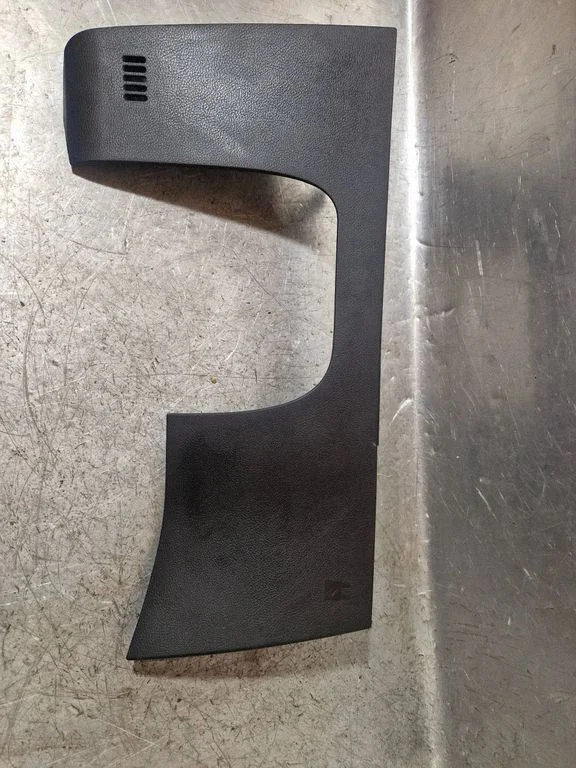 Panel deski rozdzielczej (dolny) DS73F044