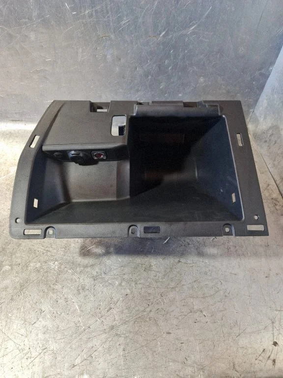 Glove box 9808242577