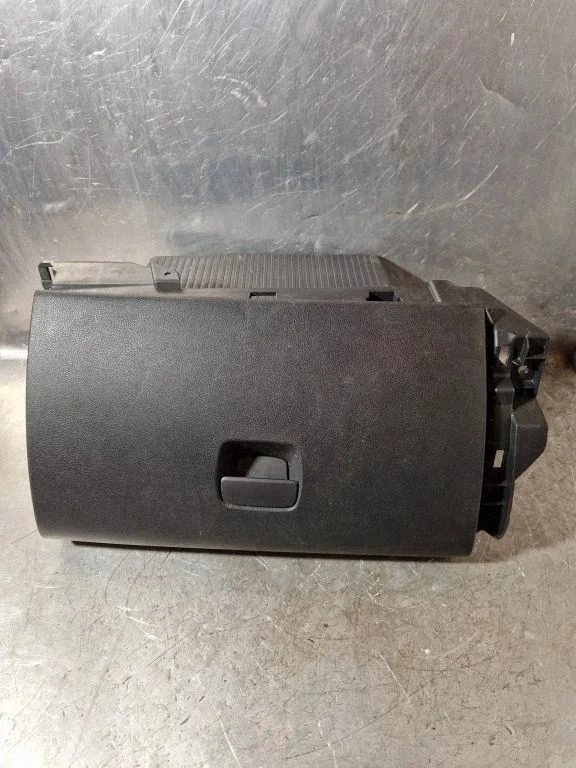Glove box 681084578R