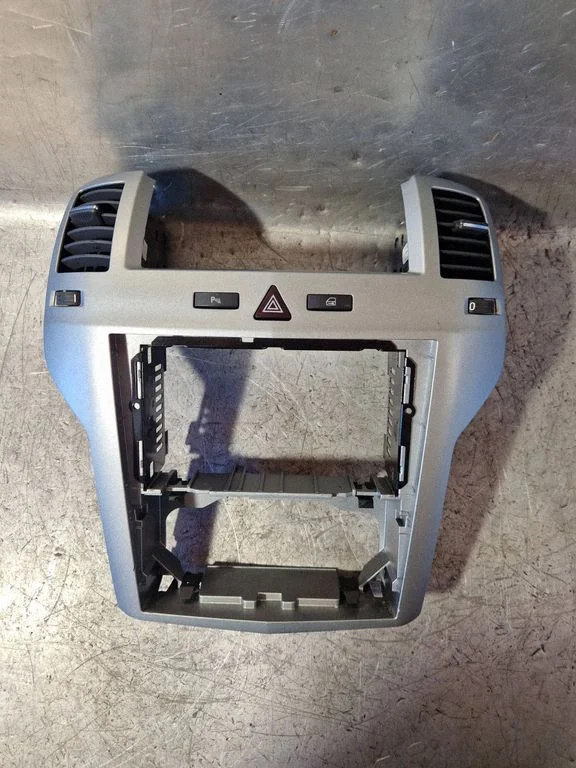 Dashboard center trim panel – Opel Zafira B (2005-2014)