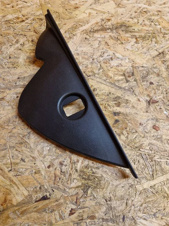 Dashboard side end trim 7668035001 – KG Mobility Tivoli XLV (2015-)