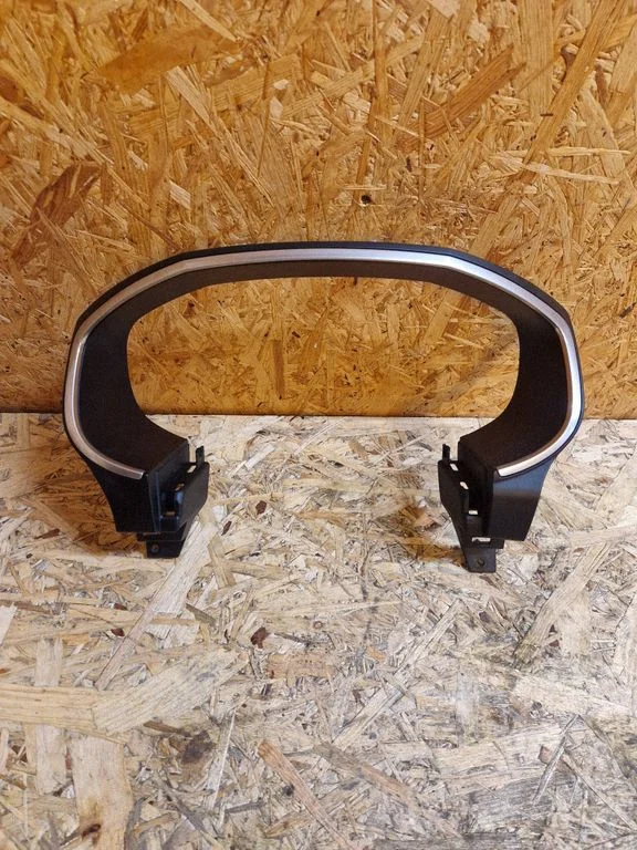 Dashboard trim EM2BR044D70