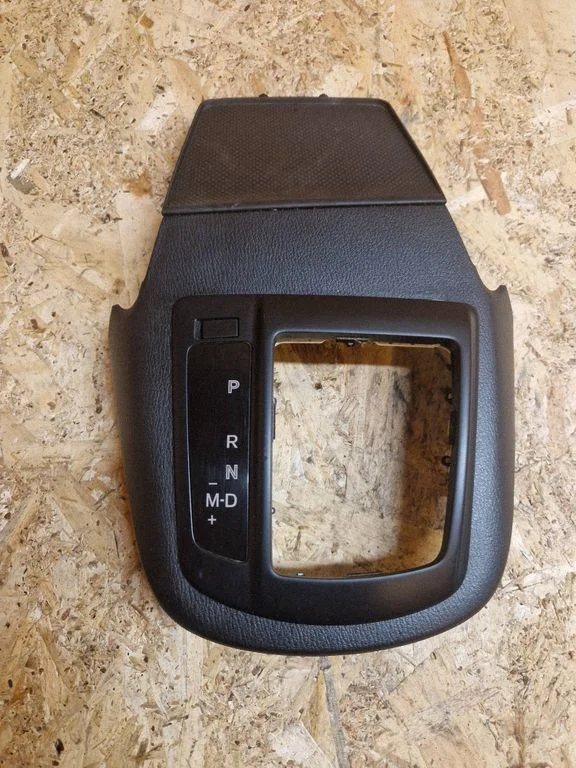 Gear shifter surround trim plastic KD4564362