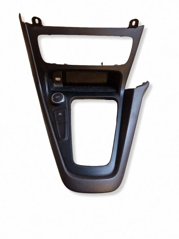 Käigukangi ümbrise viimistlus (plastik) – Ford Focus (2010-2017)