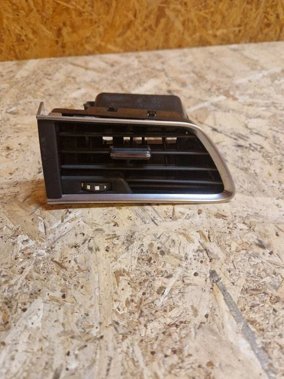 Dashboard side air vent grill/cover trim 9686457377