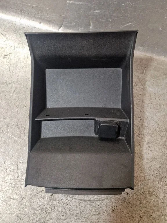 Schowek konsoli środkowej DS73F045P04BE