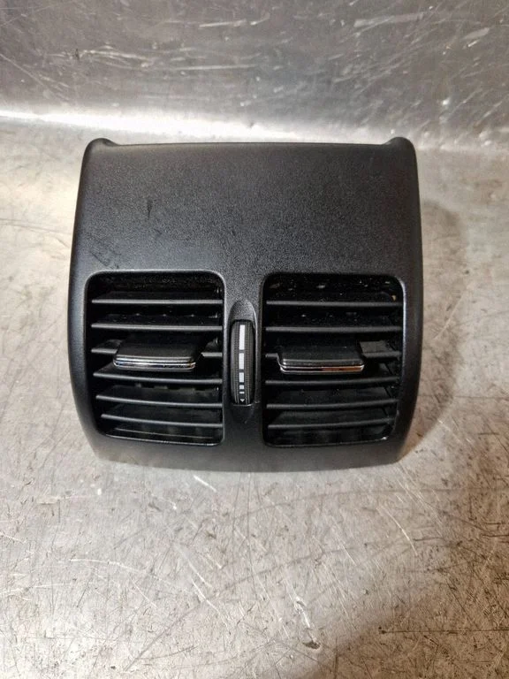 Rear air vent grill – Mercedes-Benz C-Class AMG W204 (2007-2014)