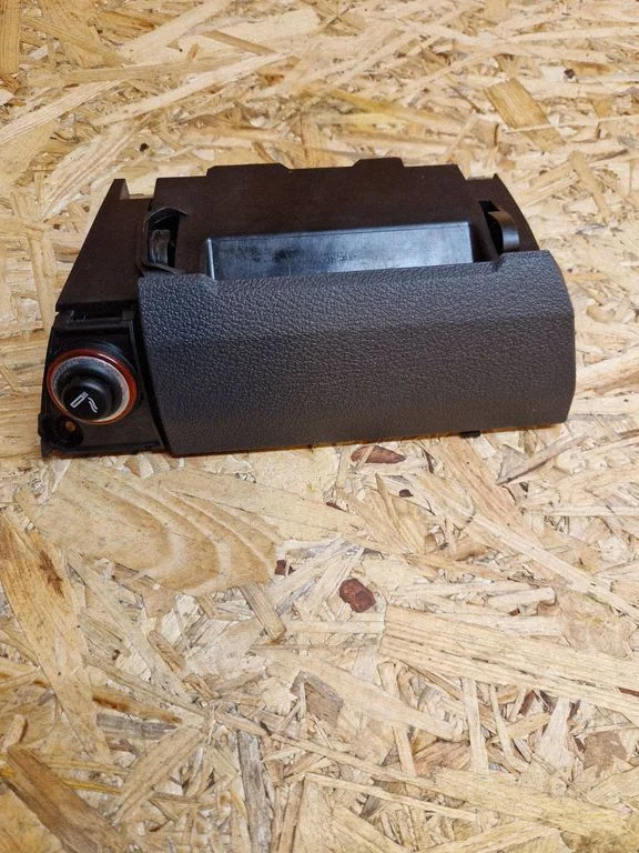 Ashtray (front) – Volkswagen Touran II (2010-2016)